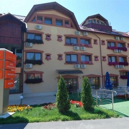 Grand Hotel Perla Ciucasului Tărlungeni Exterior foto