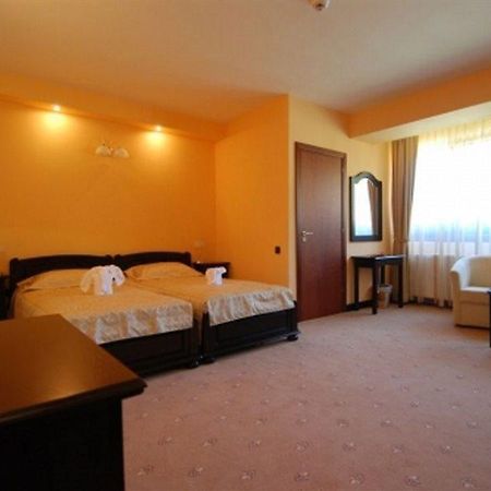 Grand Hotel Perla Ciucasului Tărlungeni Exterior foto