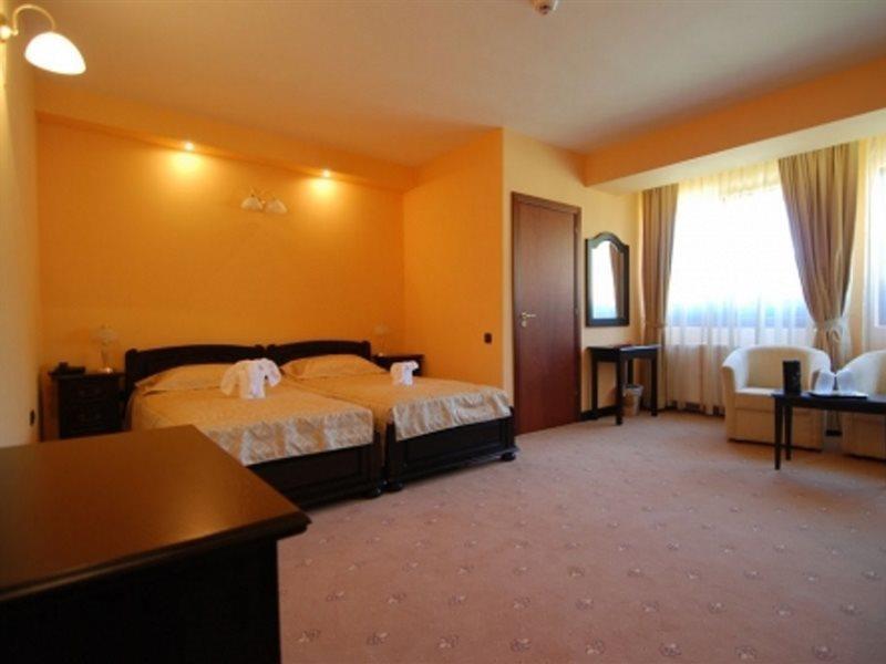 Grand Hotel Perla Ciucasului Tărlungeni Exterior foto