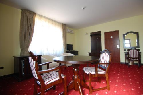 Grand Hotel Perla Ciucasului Tărlungeni Exterior foto
